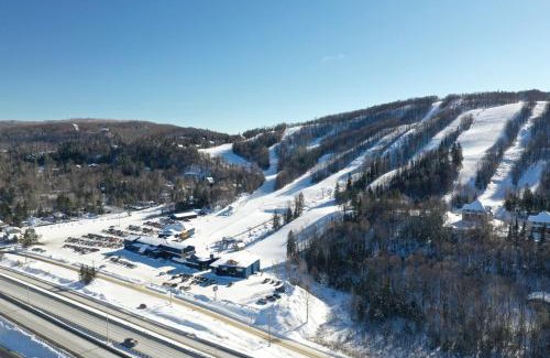 Saint-Faustin-Lac-Carre Apartment | Condo Ski in Ski Out et Bike in Bike Out
