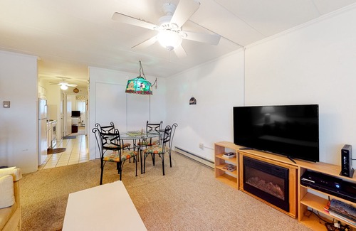 North Ocean City Condo | Condo Steps from the Beach w/Balcony, Partial Ocean View, AC & Shared Pool