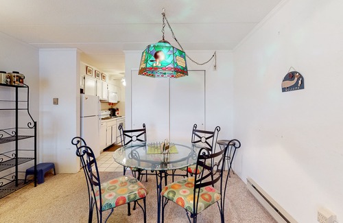 North Ocean City Condo | Condo Steps from the Beach w/Balcony, Partial Ocean View, AC & Shared Pool