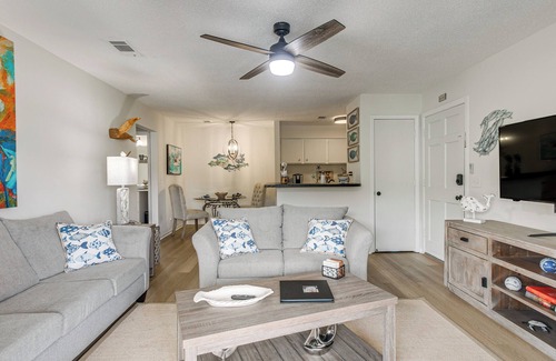Saint Simons Island Apartment | Condo w/Amazing Amenities: 1 Mi to Beach!