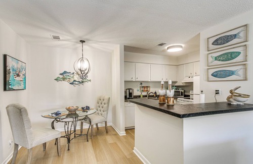 Saint Simons Island Apartment | Condo w/Amazing Amenities: 1 Mi to Beach!