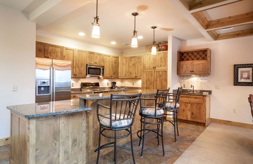 Bigfork Condo | Condo w/fireplaces, A/C- Marina Cay Estates Bigfork Bay
