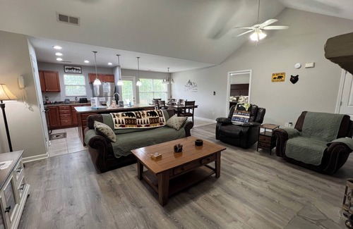 Pigeon Forge Cottage | Condo w/garage close to everything just off the Parkway in Pigeon Forge, TN