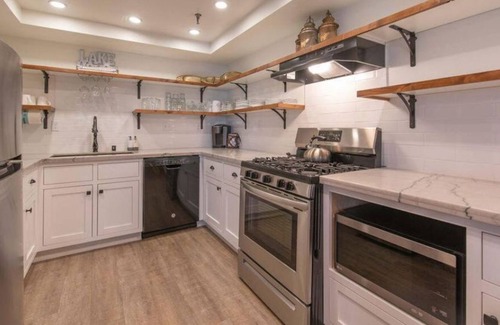 Patton Condo | Condo w/ Heated Pool & Jacuzzi. 1 Mile From The Village!
