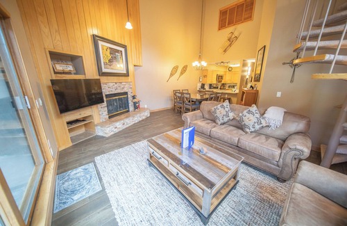 Mountain House Condo | Condo with a view and quick walk to the slopes