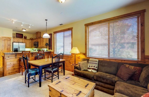 Truckee Condo | Condo with access to shared pool, sauna & gym - close to golf & lake