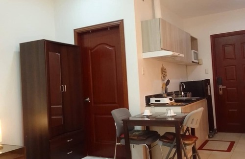 Cebu Condo | Condo with rooftop swimming and Gym overlooking the famous Ayala Center Cebu.