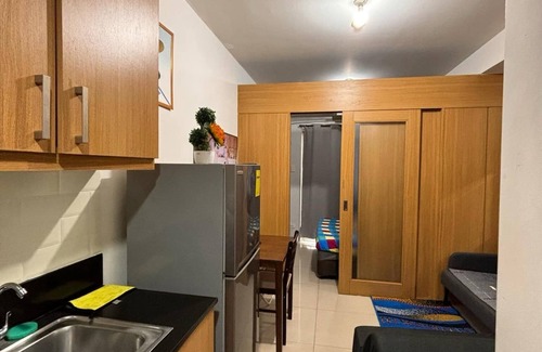 Barangay 76 Apartment | Condotel Apartment with terrace near seaside with full kithen, wifi and netflix