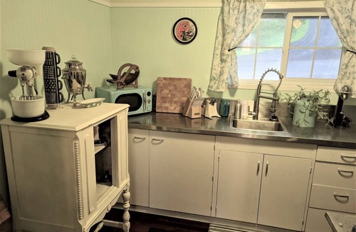 Westlake Cabin | Conductor’s Quarters - Lakefront 1 Bedroom Cabin with Kayaking near Florence