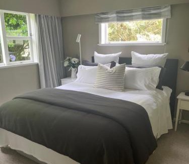 Raglan Cabin | Cone Hill Farmstay - with bush and river walks - 80 sqm self contained