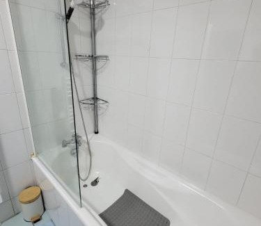 Issy-les-Moulineaux Apartment | Confort et parking à 10 min de Paris