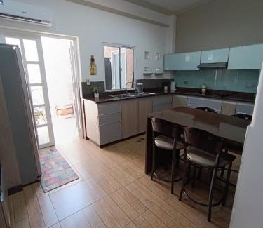 Naguanagua House | Confortable y hermosa casa en conjunto cerrado a 5 minutos de La Universidad de Carabobo y 10 de la zona centrica Valencia con todos los serivicios cerca