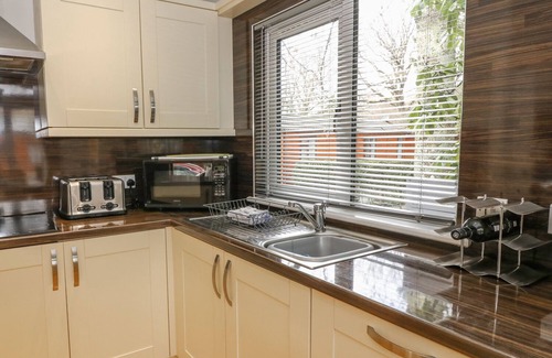 Troutbeck Bridge Cottage | CONISTON NUMBER 9, family friendly, with pool in White Cross Bay