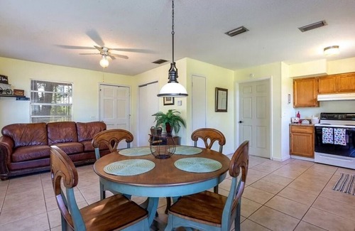 Chiefland House | Connect with Nature at this Peaceful home near by multiple springs and trails .