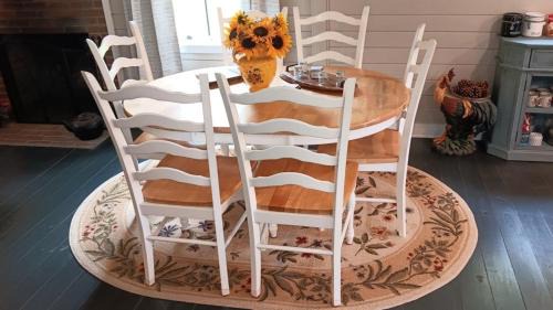 Tellico Plains House | Connie's Retreat - 3 Bedrooms, 2 Baths, Sleeps 11 farmhouse