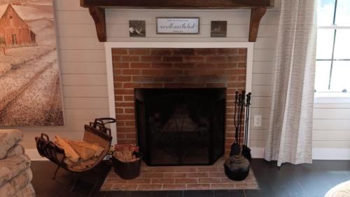 Tellico Plains House | Connie's Retreat - 3 Bedrooms, 2 Baths, Sleeps 11 farmhouse