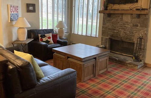 Hidden Valley Condo | Contact Free Mtn Escape, Wood Fireplace, Family Friendly, Free Parking, Wifi