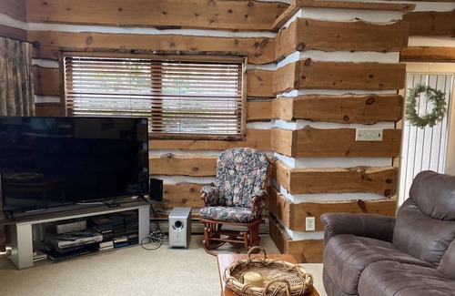 Hidden Valley House | Contact Free Mtn Escape, Family Friendly, Fire Pit, Private Driveway, Wifi