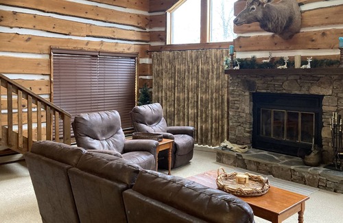 Hidden Valley House | Contact Free Mtn Escape, Family Friendly, Fire Pit, Private Driveway, Wifi