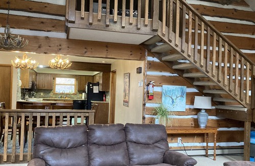 Hidden Valley House | Contact Free Mtn Escape, Family Friendly, Fire Pit, Private Driveway, Wifi