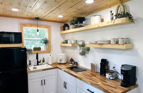 Early House | Container Retreat in Early