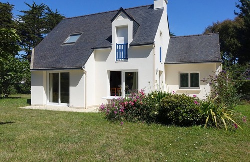 Saint-Gildas-de-Rhuys House | Contemporary House for 10 Near Beach and Village, All Amenities Included