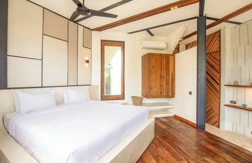 Pererenan Hotel | Contemporary 1-BR Loft with Art Deco shared pool
