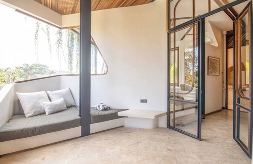 Pererenan Hotel | Contemporary 1-BR Loft with Art Deco shared pool