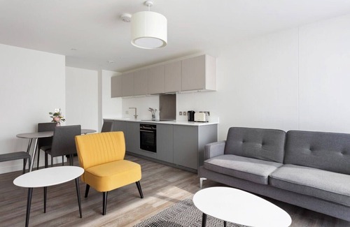 The Westside Apartment | Contemporary 1BR Apartment with Amazing Views