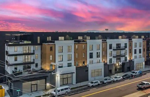Rolling Mill Hill Condo | Contemporary 1BR Muse/Walk to Broadway!