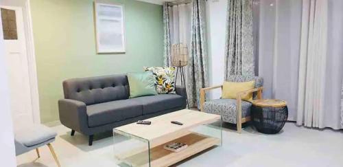 Bulawayo Apartment | Contemporary 2 bed in Suburbs - 2080