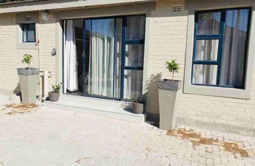 Bulawayo Apartment | Contemporary 2 bed in Suburbs - 2080
