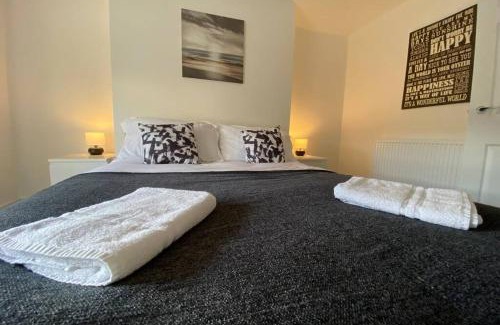 Lowestoft Apartment | Contemporary 2 Floor Flat with Sea Views!