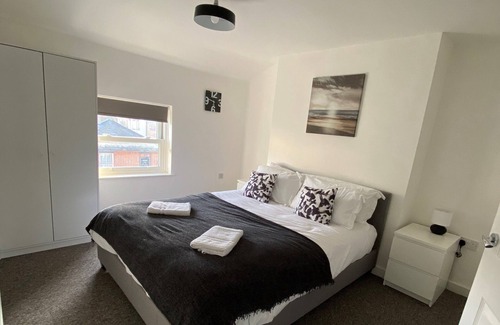 Lowestoft Apartment | Contemporary 2 Floor Flat with sea views!