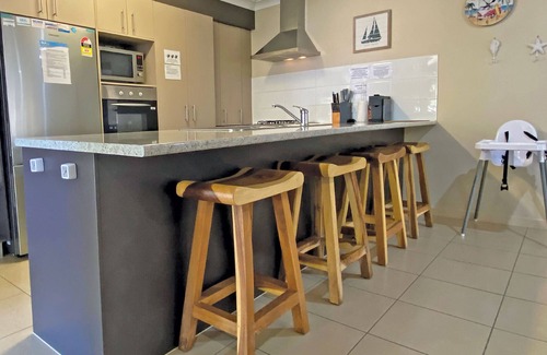 Amity Point House | Contemporary 2 level townhouse, Central Location, Short walk to all amenities
