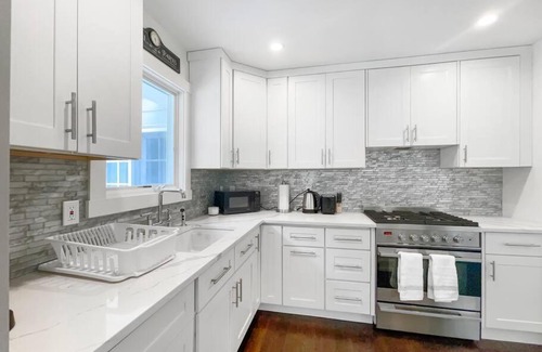 Springs House | Contemporary 3BR Retreat in East Hampton