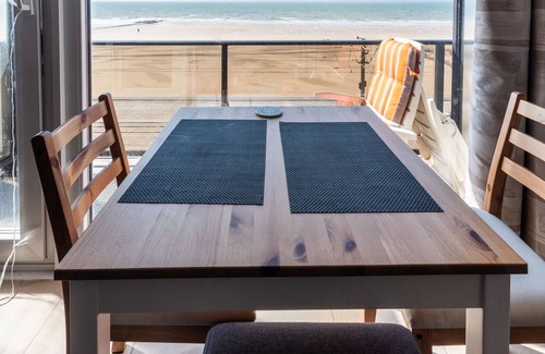 Raversijde Apartment | Contemporary apartment in Oostende with balcony