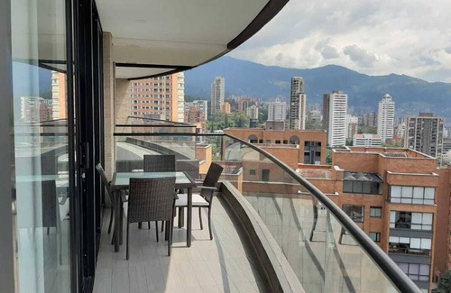 El Poblado Apartment | ☆Contemporary Apartment with all Amenities in Balsos with City View/1AC☆