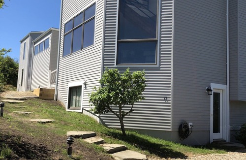 North Truro House | Contemporary beach house on dune directly on Cape Cod Bay