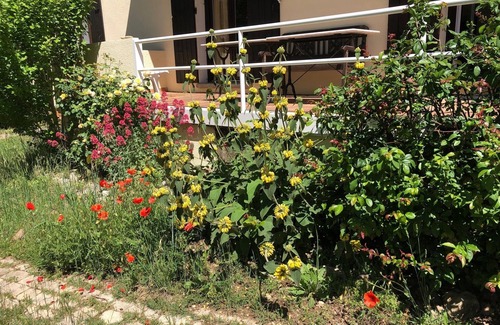 Suze-la-Rousse Villa | Contemporary bright and friendly villa with private park, view over the Rhône valley.