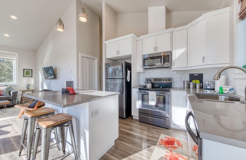 Oceanside House | Contemporary built dog-friendly house w/partial ocean views,