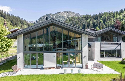 Argentiere Ski Chalet | Contemporary chalet with sauna, fireplace, and large garden