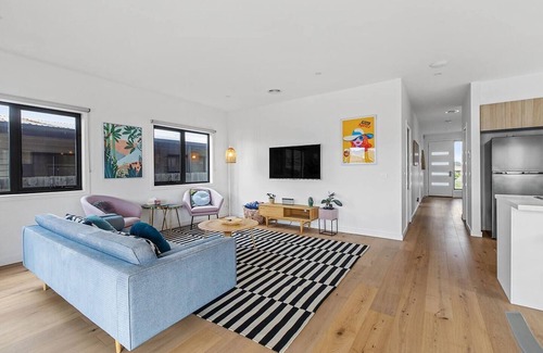Rosebud House | Contemporary Coastal Escape with Sparkling Pool