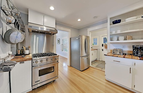 Southeast Magnolia House | Contemporary Craftsman: Skyline Views, A/C, Epic Outdoor Entertaining Space