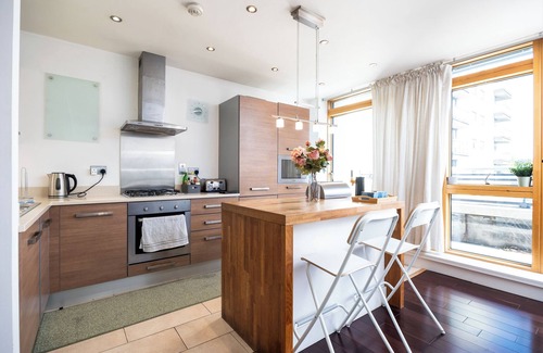 Kilmainham Apartment | Contemporary Dublin Apt | Balcony & Stunning Views
