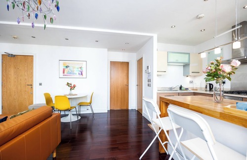 Kilmainham Apartment | Contemporary Dublin Apt | Balcony & Stunning Views