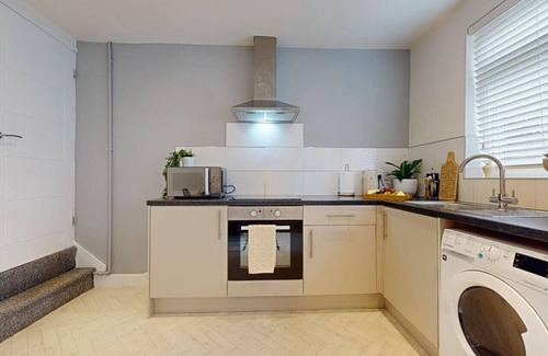 Nottingham House | Contemporary Hideaway by Nottingham Castle - 5 bed
