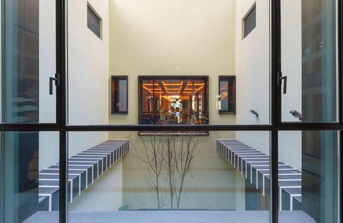 Centro / Baixa Hotel | Contemporary Hideaway In the Heart of Porto City! Room with Aliados Views! Pool!