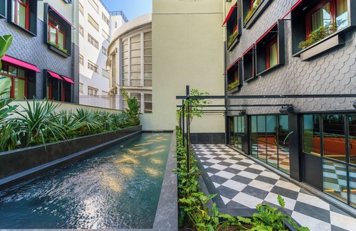 Centro / Baixa Hotel | Contemporary Hideaway In the Heart of Porto City! Room with Aliados Views! Pool!