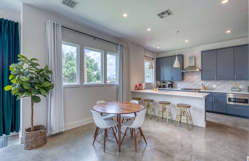 Galindo House | Contemporary Home Centrally Located Near SoCo & DT